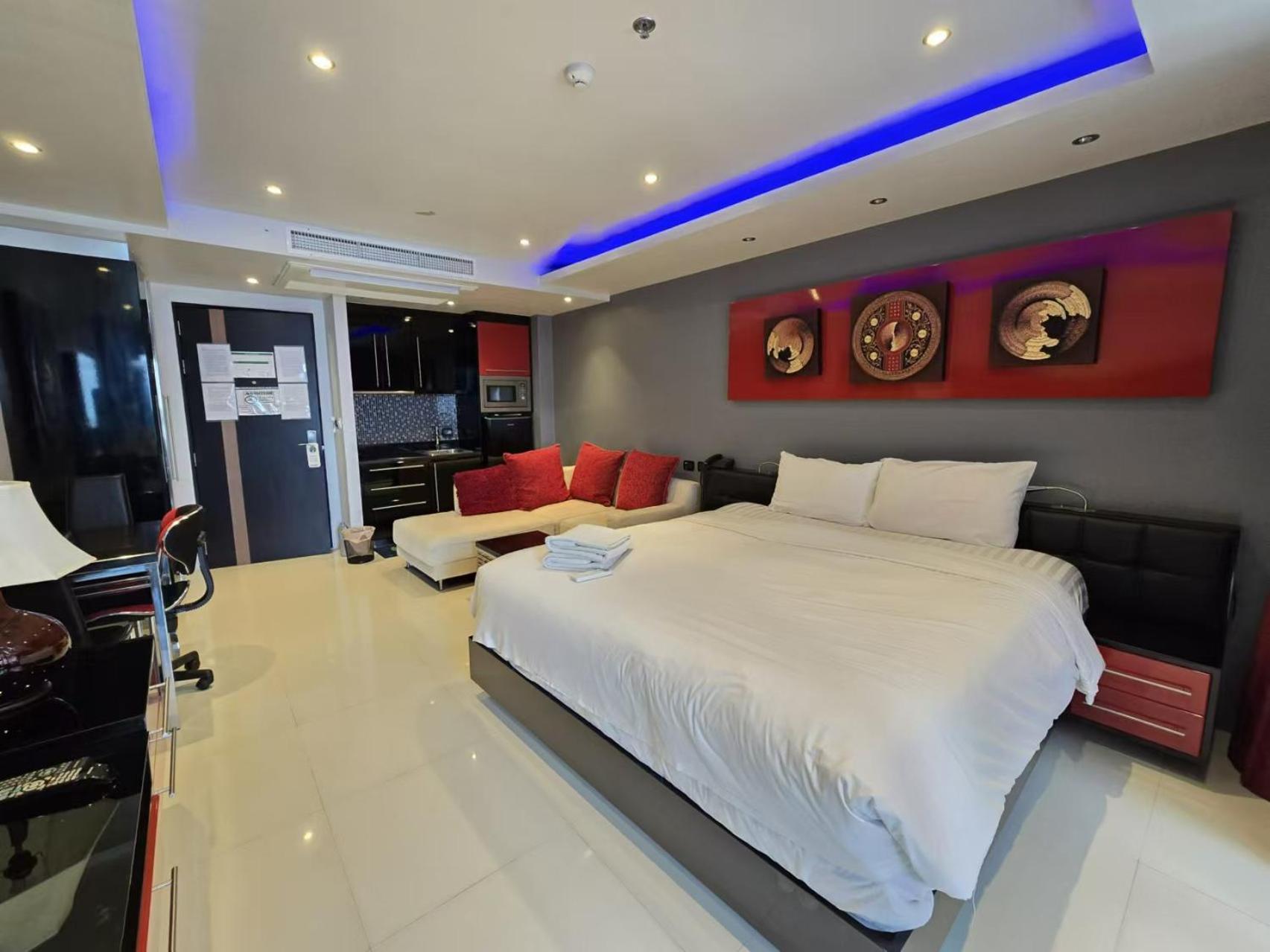Absolute Bangla Jacuzzi Aparthotel Patong