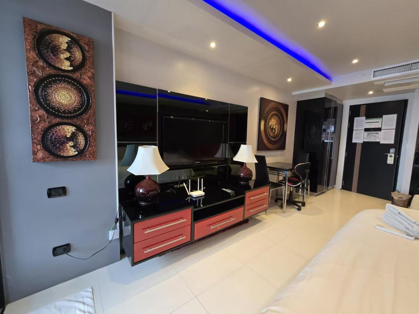 Absolute Bangla Jacuzzi Patong